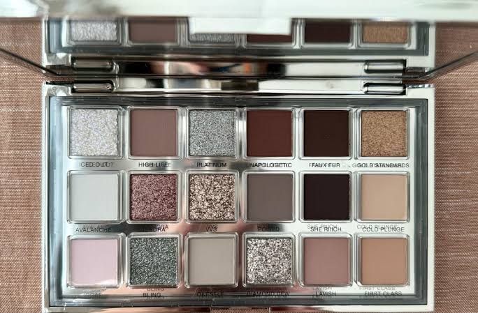 Icy Nude hudamoji eye shadow pallet