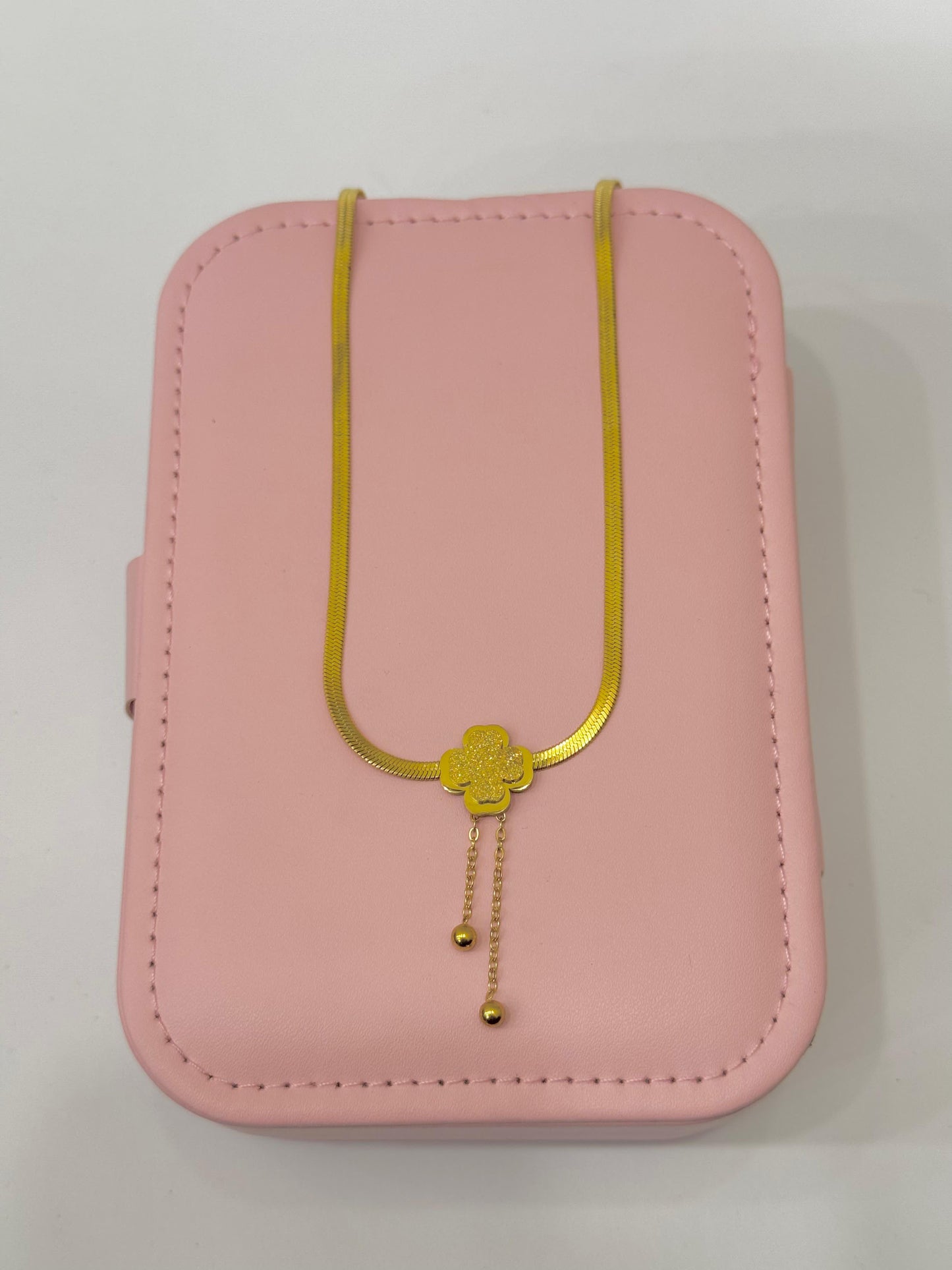 SNAKE CHAIN CLOVER NECKLACE