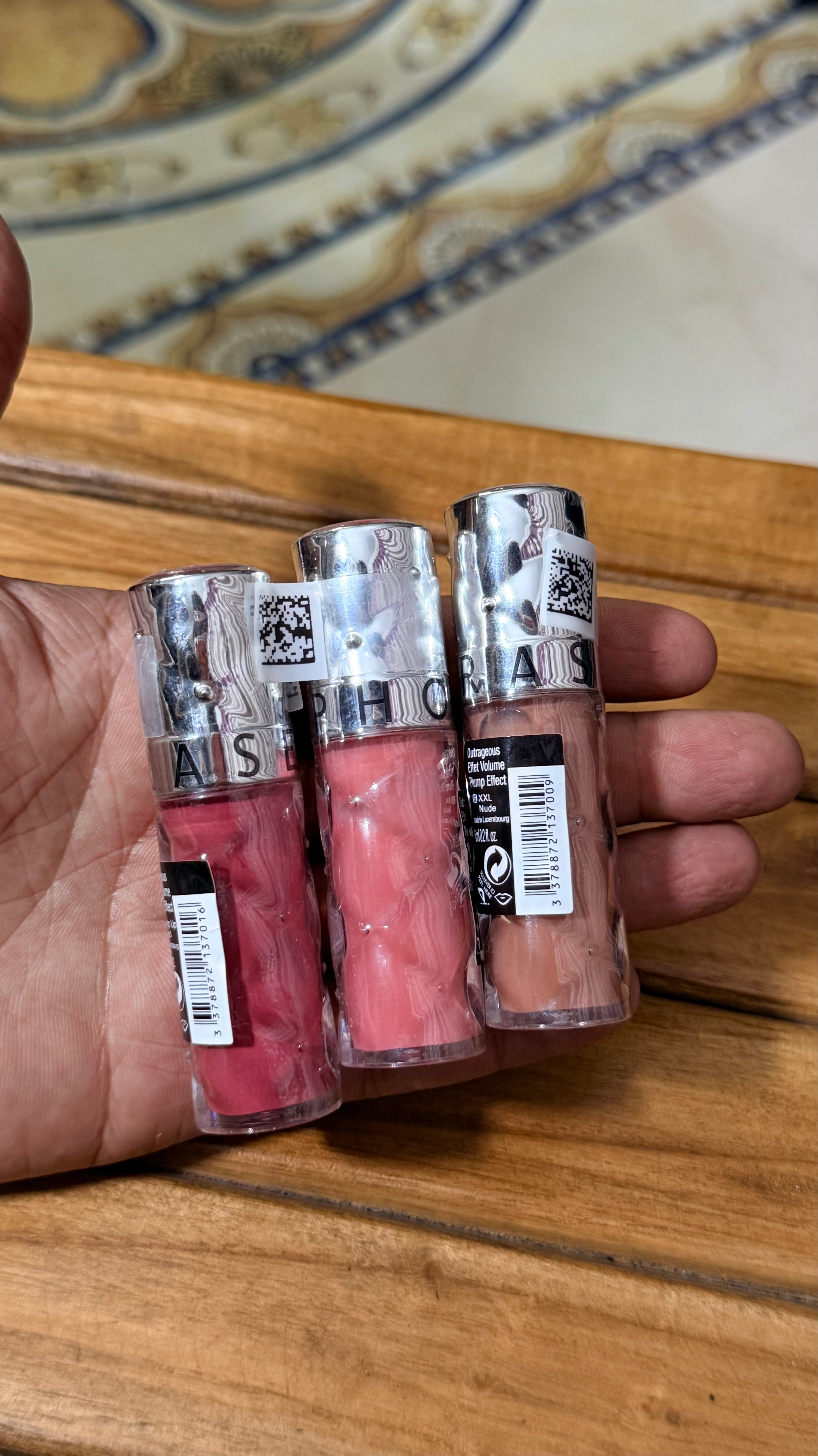 sephora OUTRAGEOUS PLUMP HYDRATING LIP GLOSS