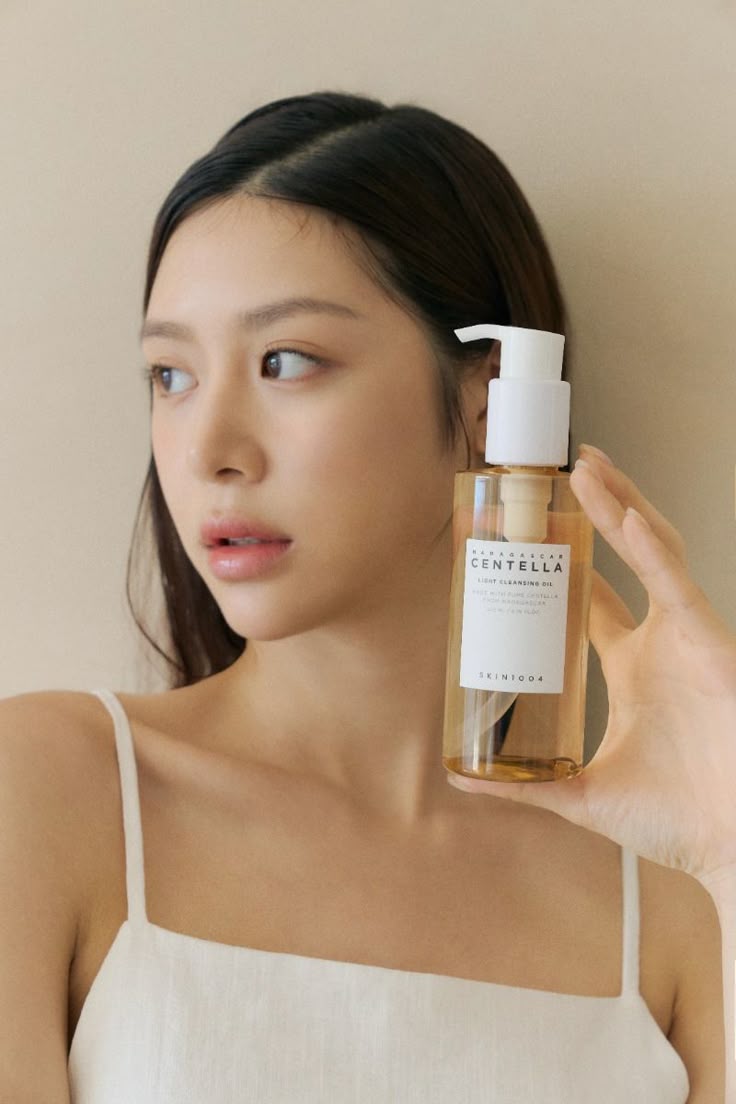SKIN 1004 CENTELLA Light Cleansing Oil