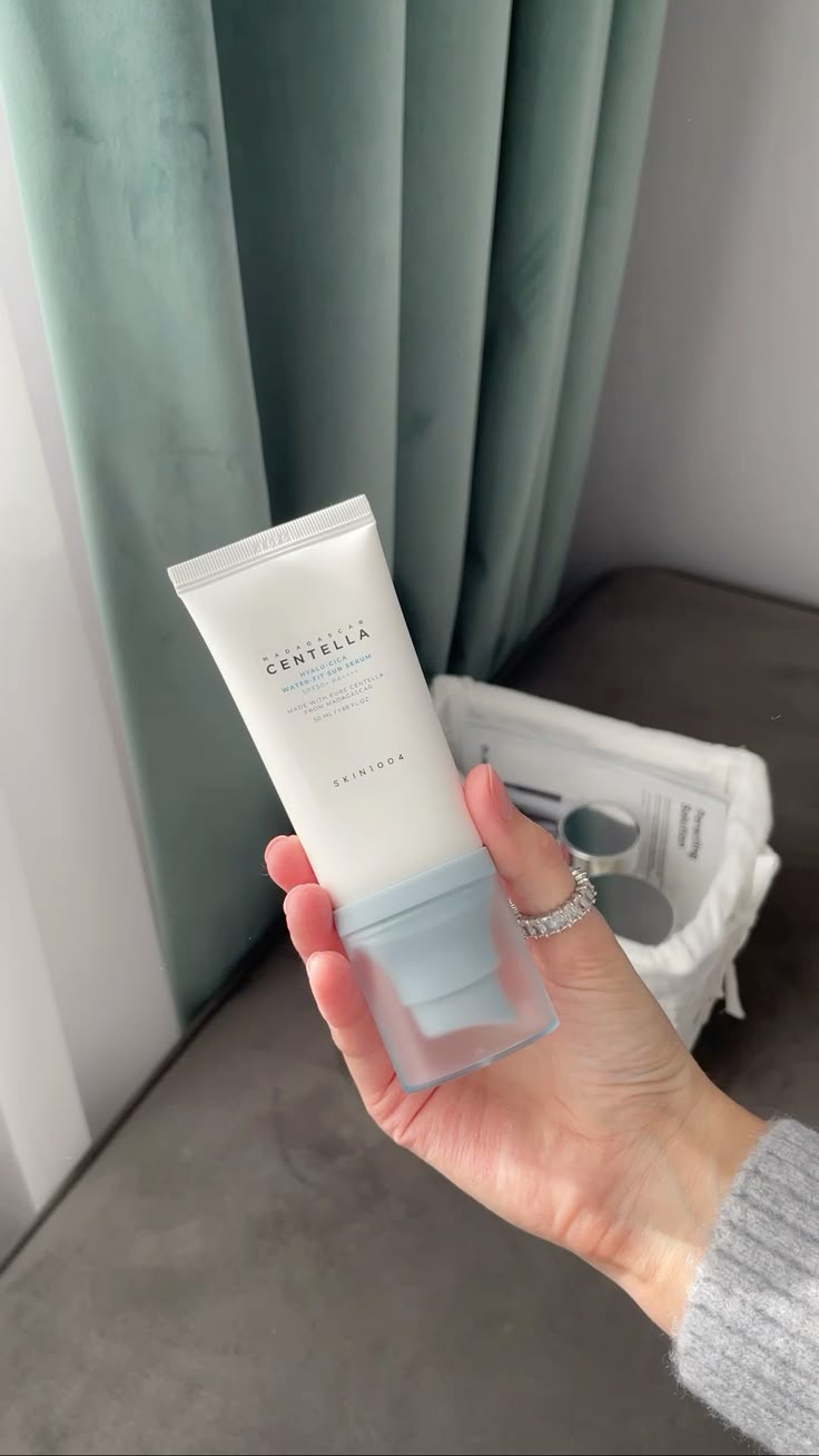 SKIN 1004 Centella Hyalu-Cica Water-Fit Sun Serum SPF50+ PA++++