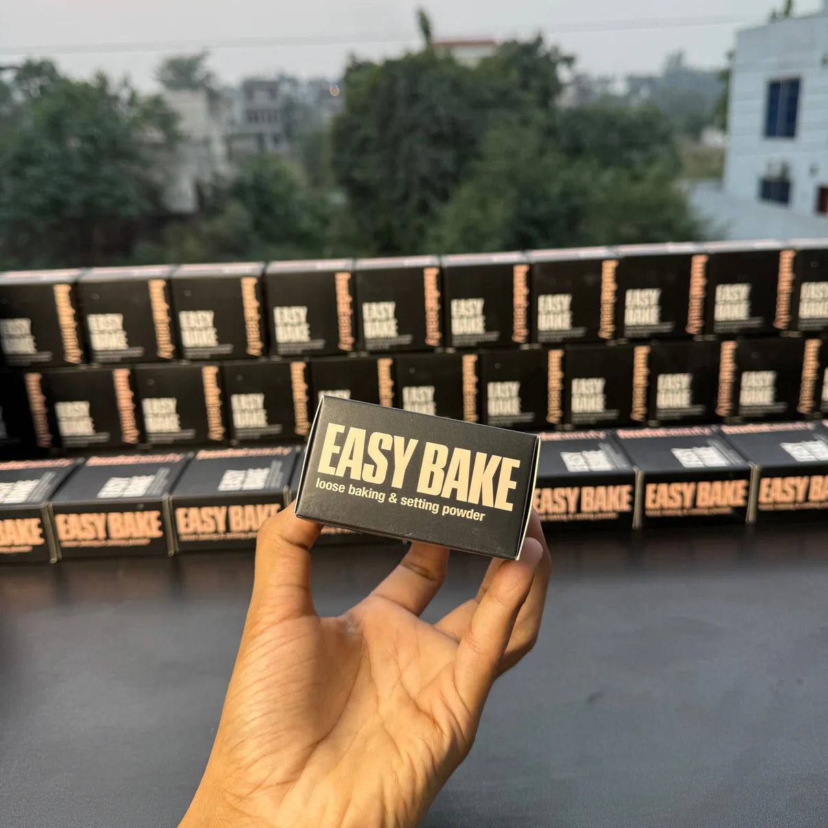 Huda beauty losse powder shade pound cake