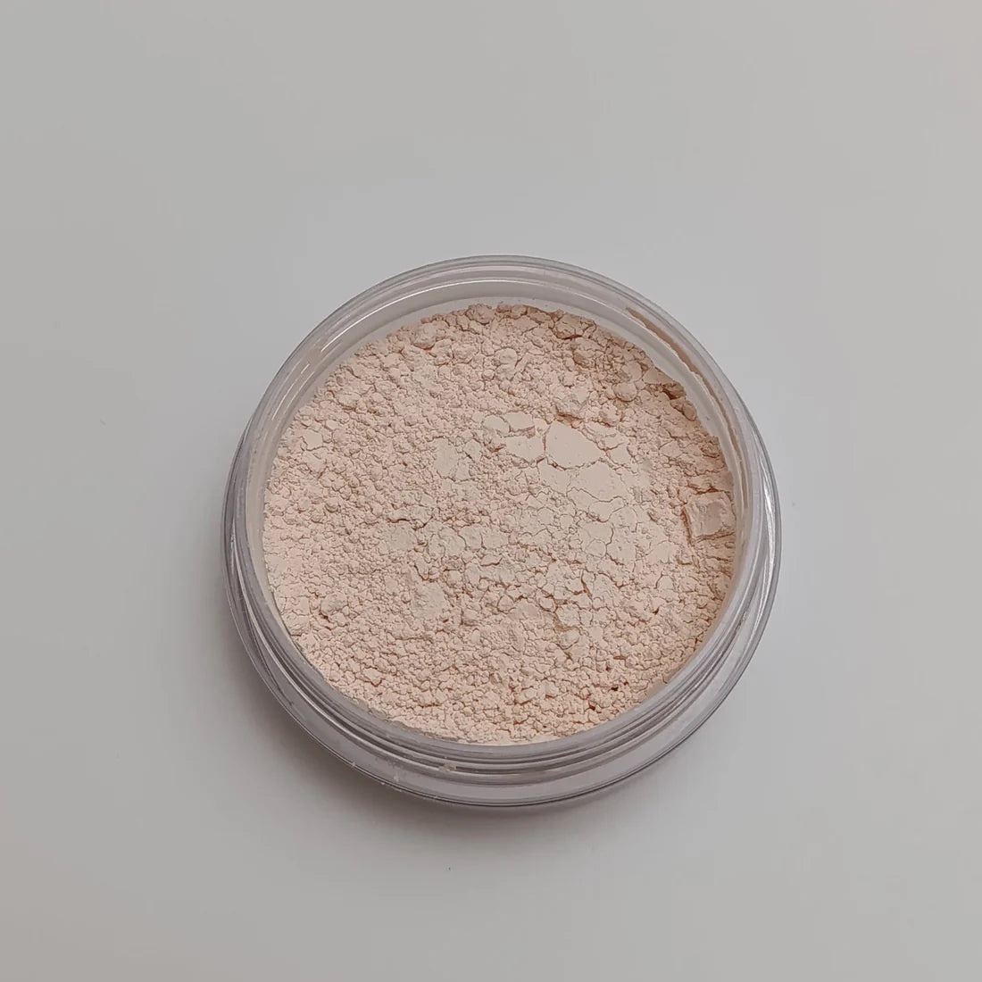 Huda Beauty Loose Powder – Luxury Ultrafine Setting Powder