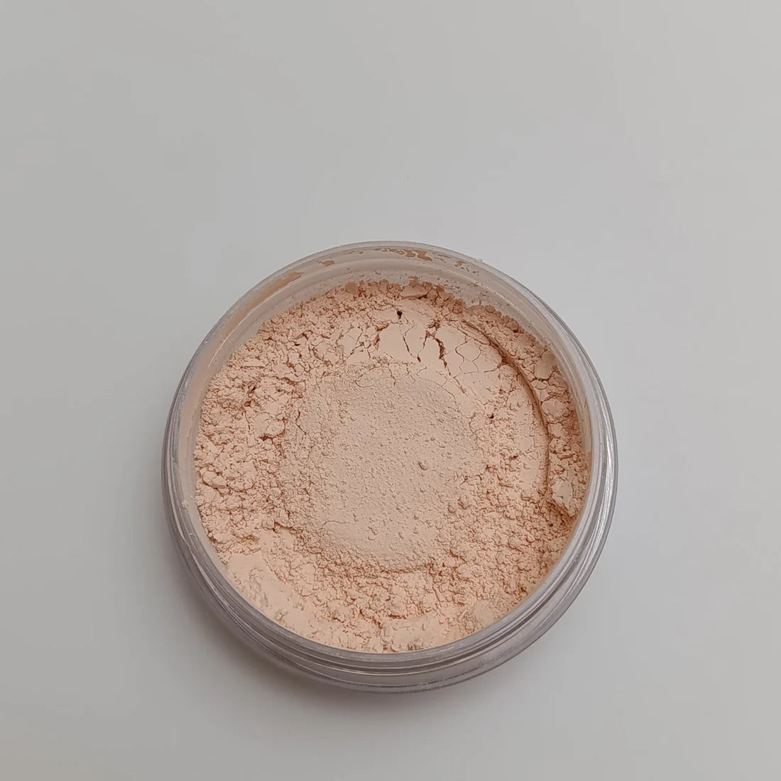 Huda Beauty Loose Powder – Luxury Ultrafine Setting Powder