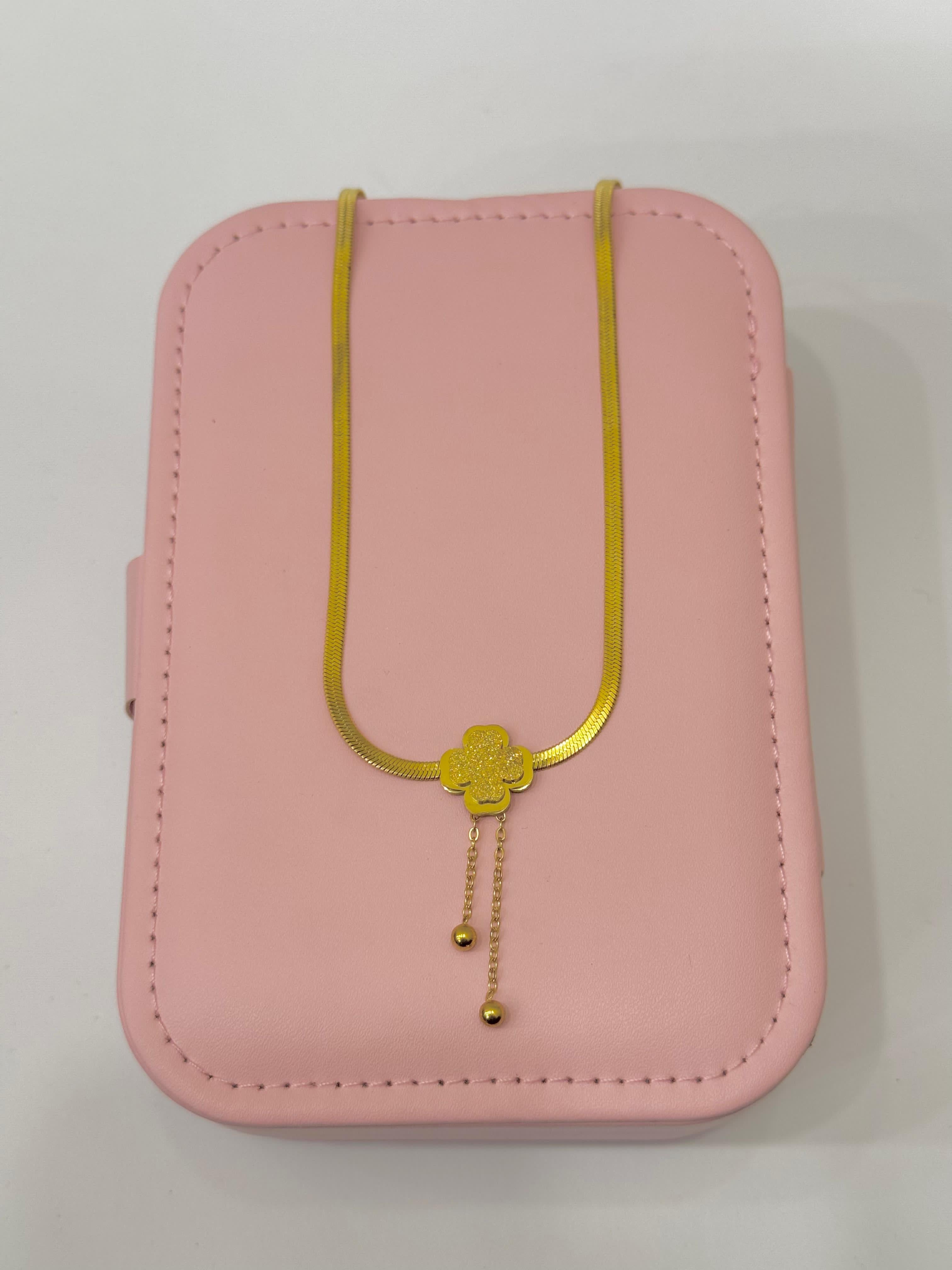 SNAKE CHAIN CLOVER NECKLACE